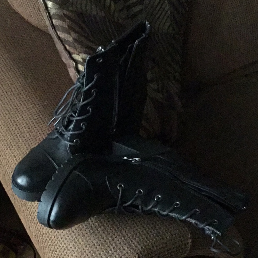 Women’s healed boots